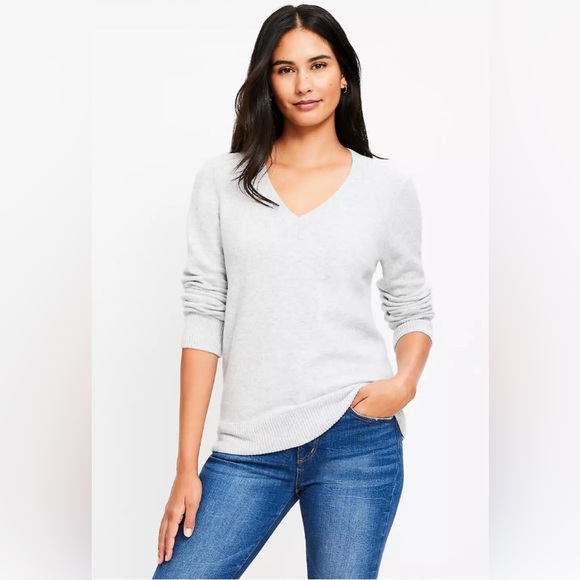 LOFT Sweaters - LOFT Women's S Light Gray V-Neck Sweater